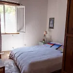לינה וארוחת בוקר Buen Retiro *
